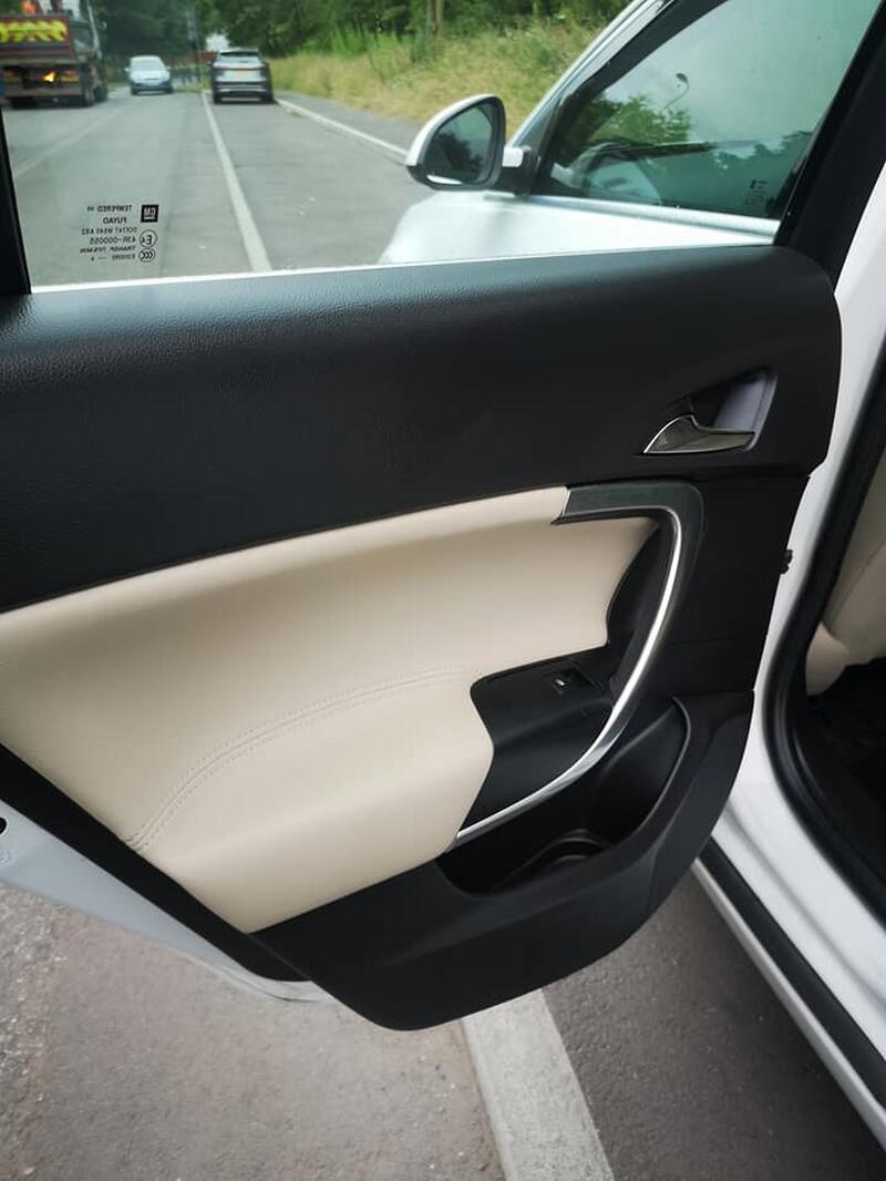VAUXHALL INSIGNIA