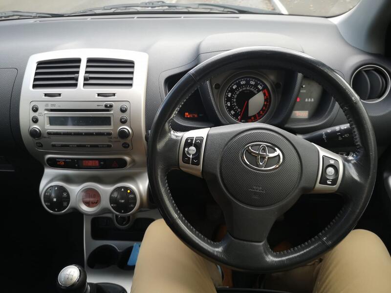 TOYOTA URBAN CRUISER