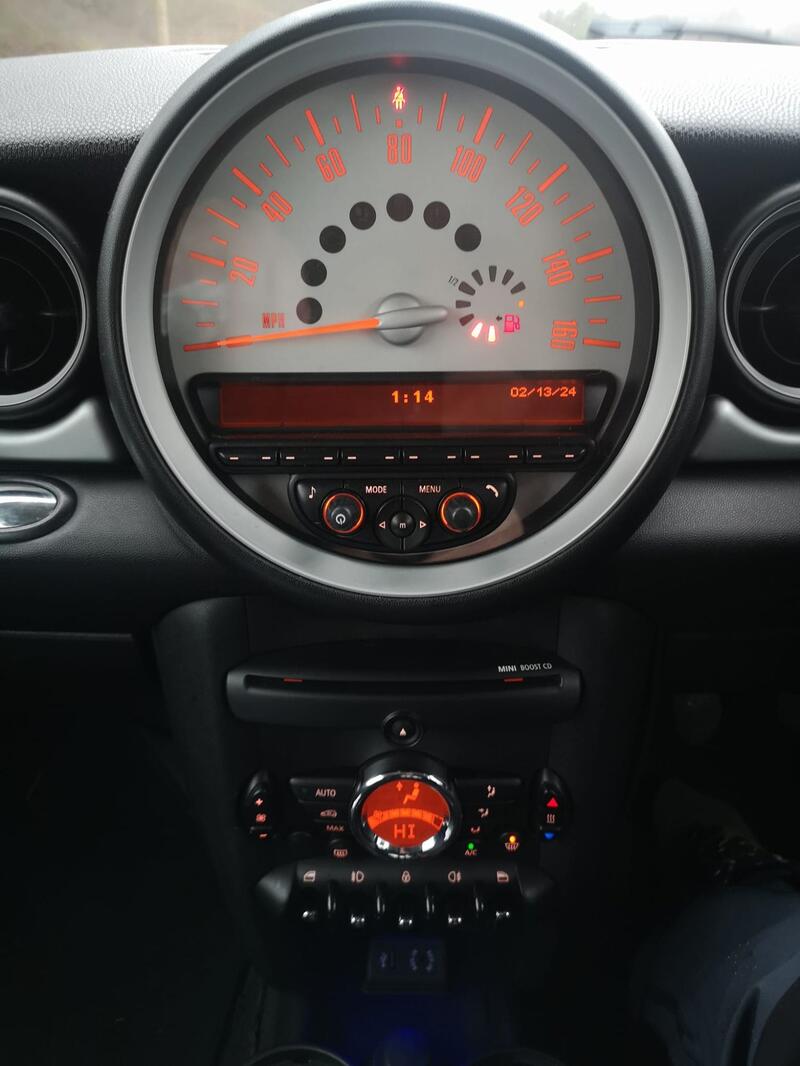 TOYOTA URBAN CRUISER