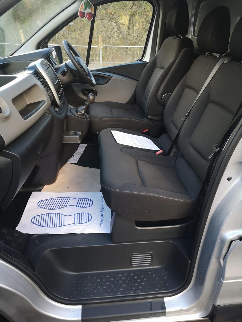 RENAULT TRAFIC