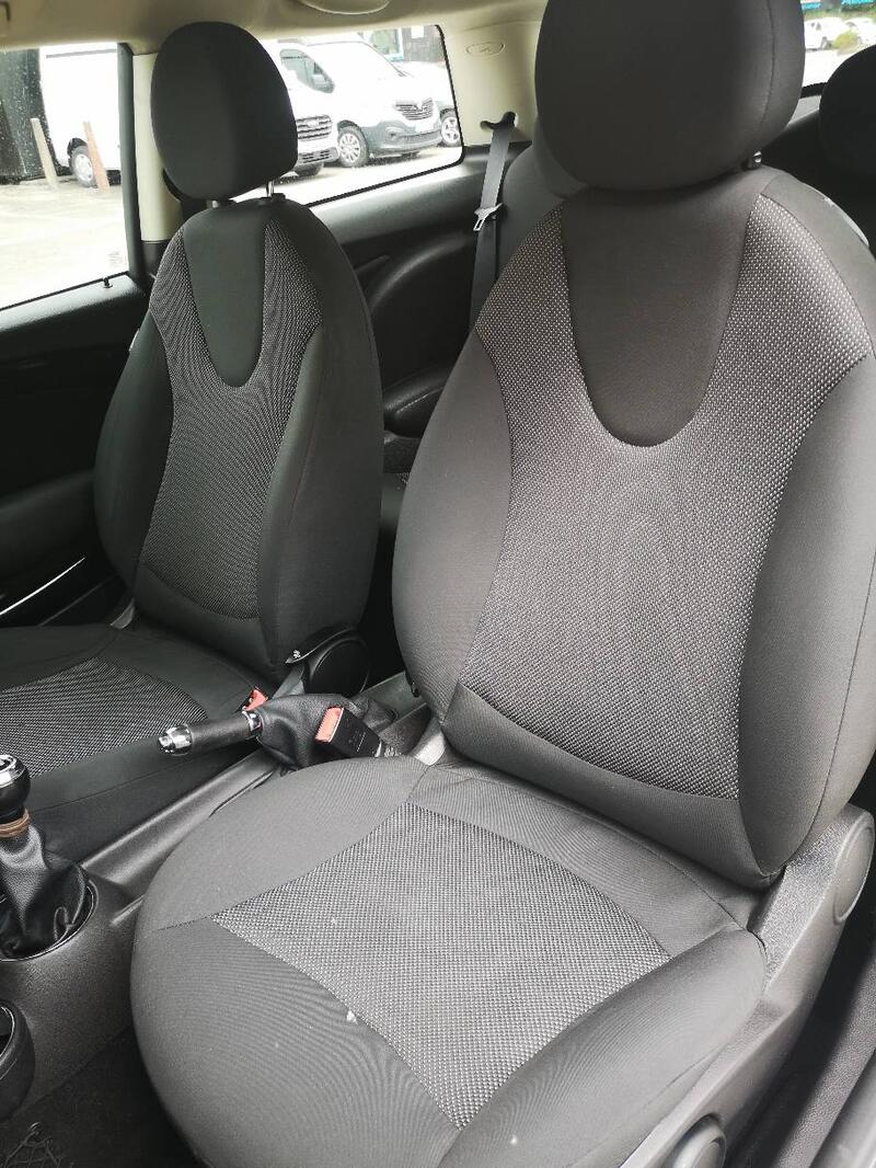 MINI HATCH