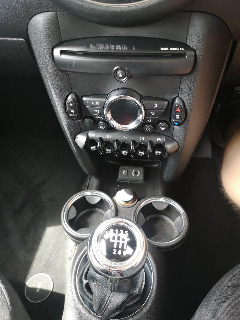 MINI HATCH