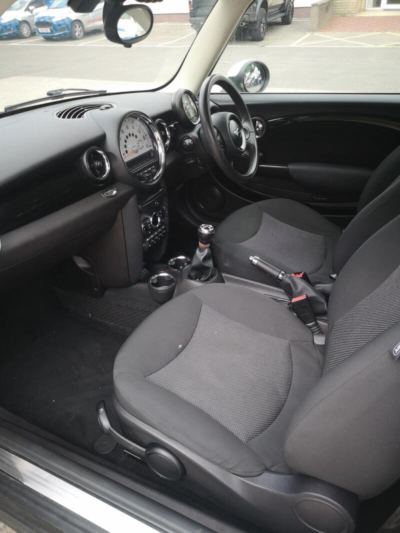MINI HATCH